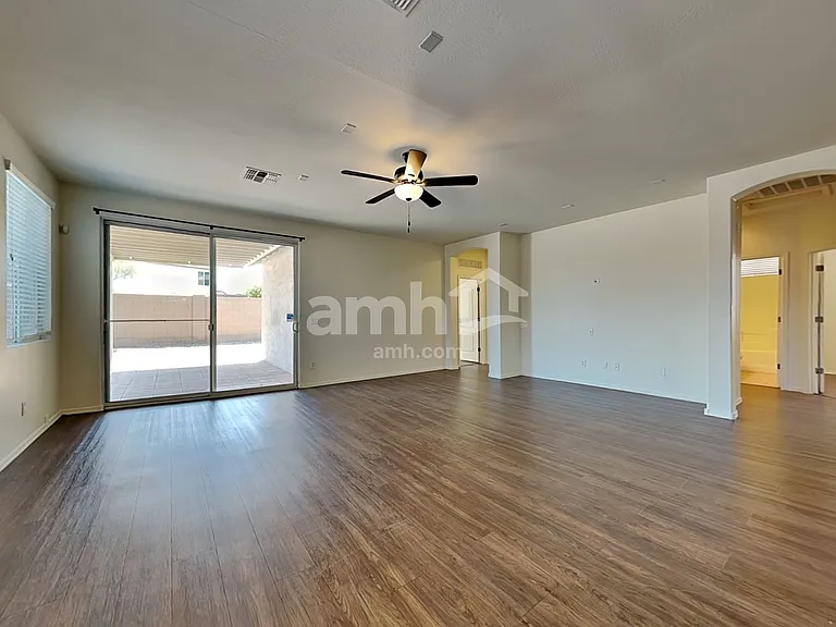 7225 S 73rd Dr — Photo 7