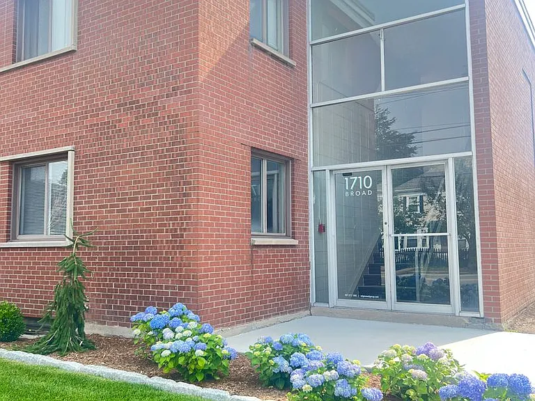 1710 Broad Street — Photo 12