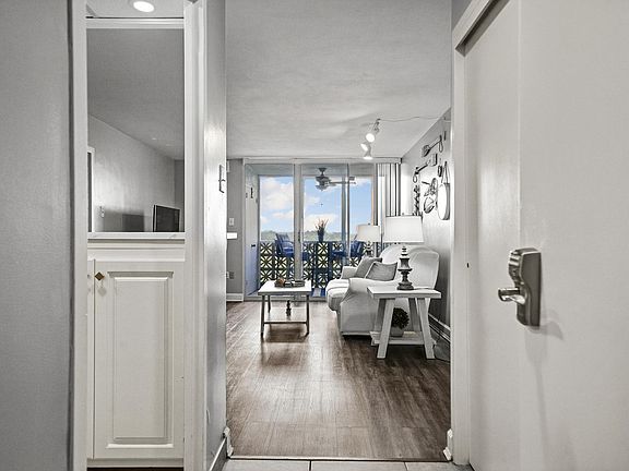 4th image of 740 Weston Rd Unit 810-B