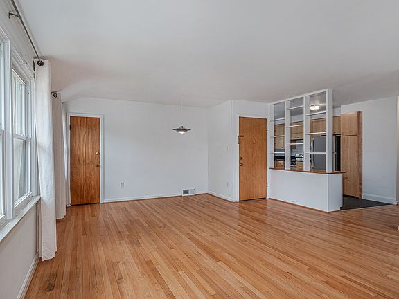 5th image of 516 Berkley Ave #2
