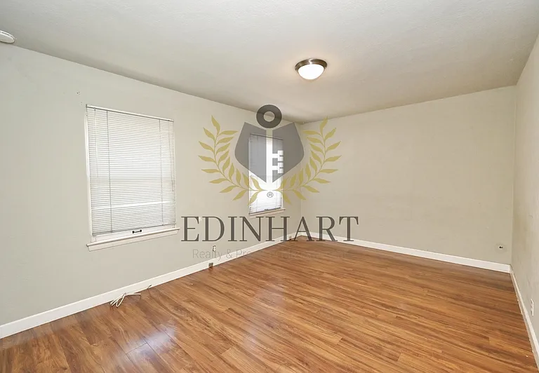 145 E University Ave — Photo 31