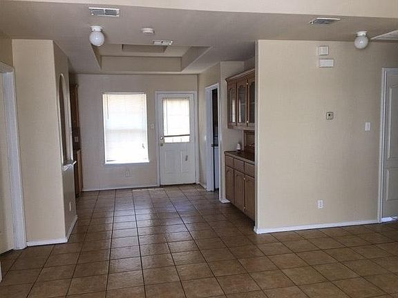 2nd image of 819 N Cross Ln APT 4