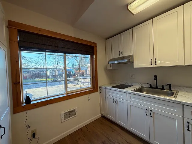 233 NW Cedar Ave #D — Photo 7