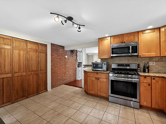 4th image of 599 N Bishop Ave