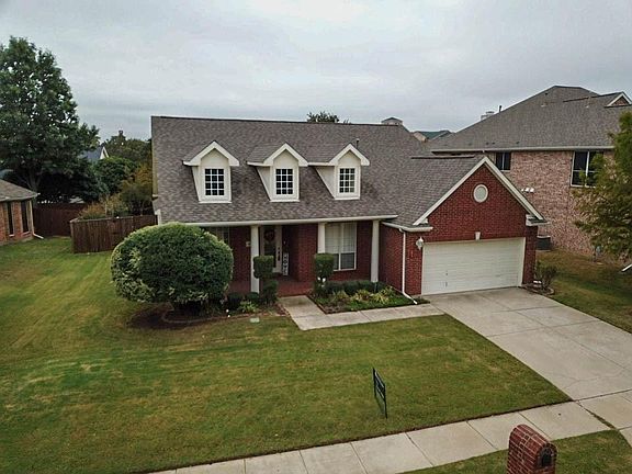 3rd image of 402 Stoneleigh Cir