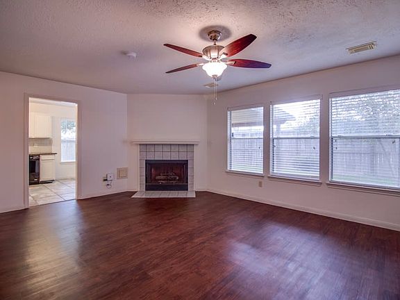 4th image of 2726 Kimball Pl W