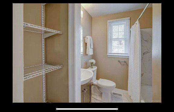 2nd image of 1808 Oak Hill Ln