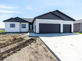 1010 Greenway Blvd SE, East Grand Forks, MN 56721