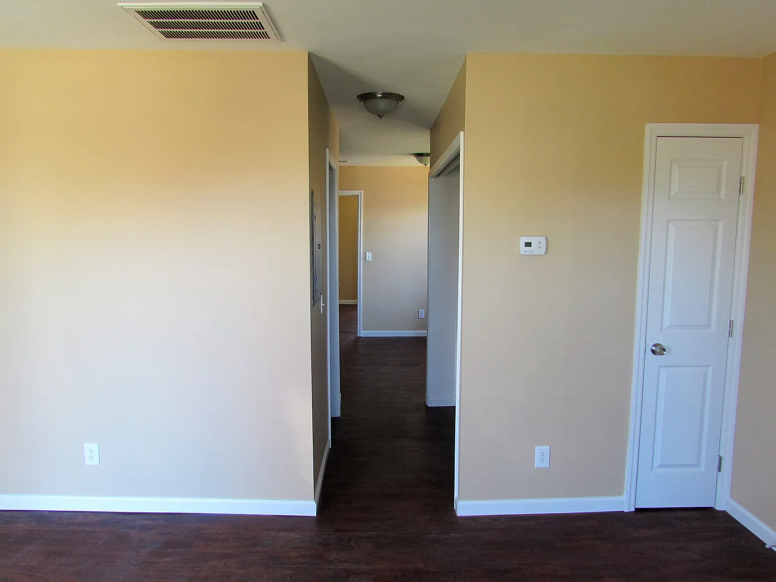 1 bed, 683 sqft, $1,300 — Photo 4