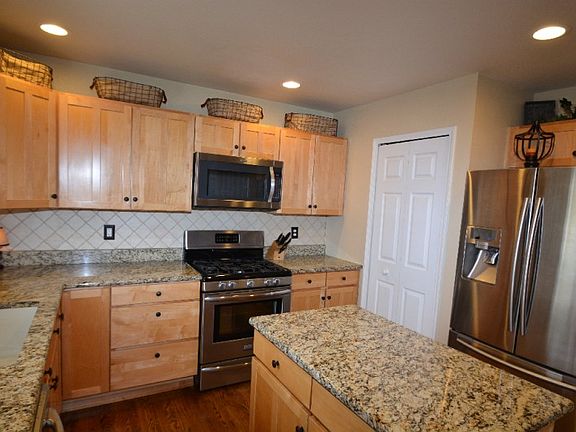 5th image of 8370 Saint Helena Dr