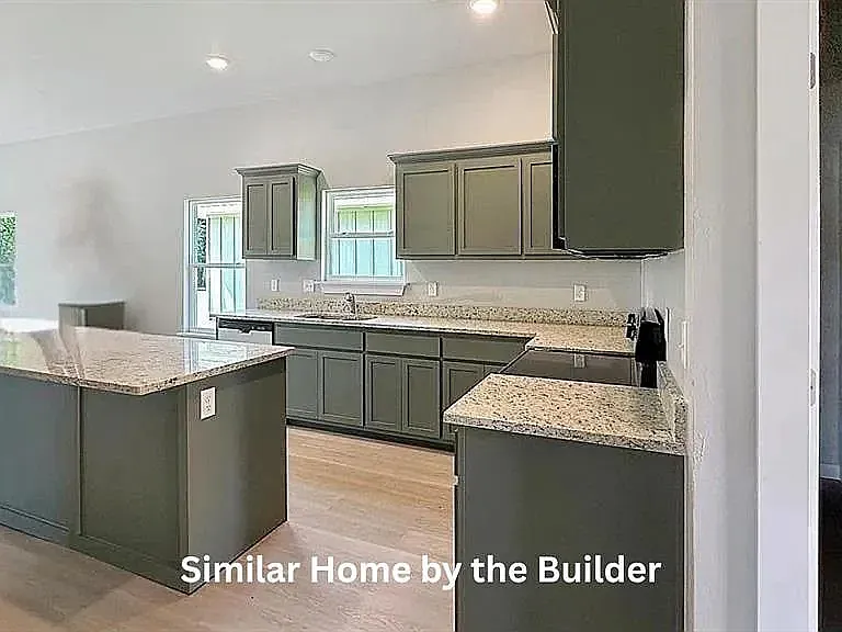 2103 SW Douglas Ave — Photo 2