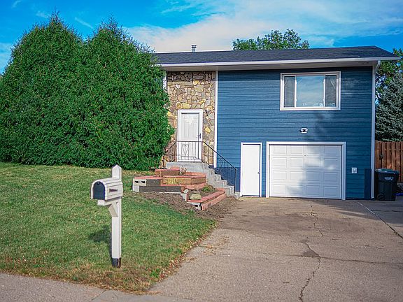 2nd image of 810 3rd Ave NE