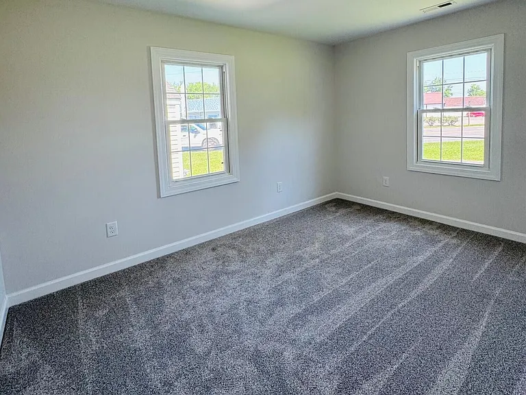 205 Simpson St — Photo 17