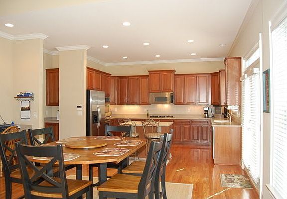 Breakfast Area and Kitchen