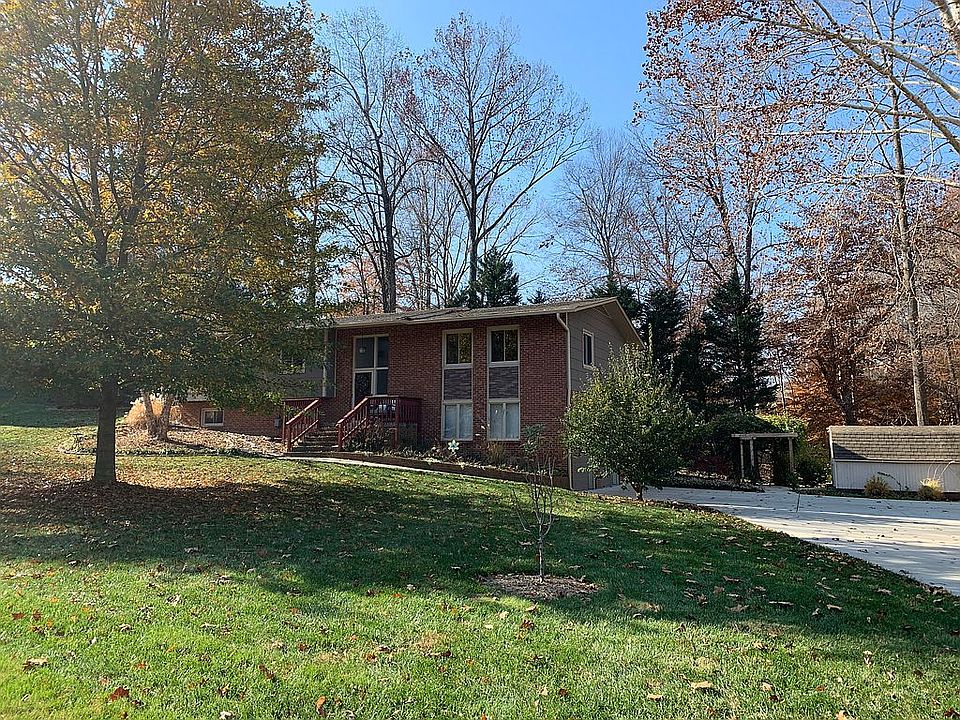 1st image of 205 Cloverbrook Dr