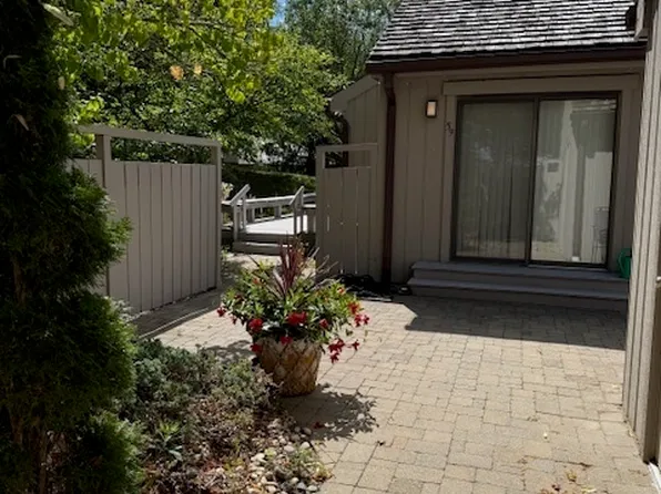 59 W Thornhill Ln, Barrington, IL 60010