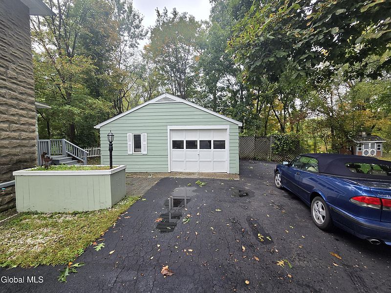 3rd image of 359 Malta Avenue