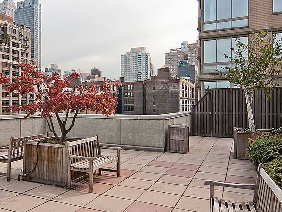 5th image of 2 Gold St APT 11B