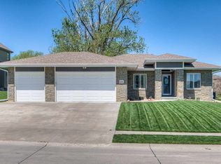 6760 Harvest Dr, Papillion, NE 68133