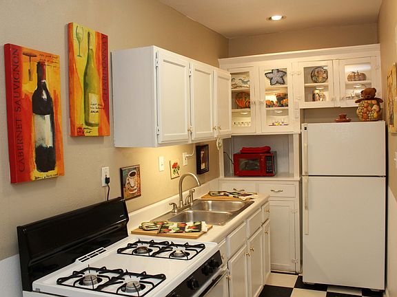 2nd image of 3418 Baltimore Ave APT 6