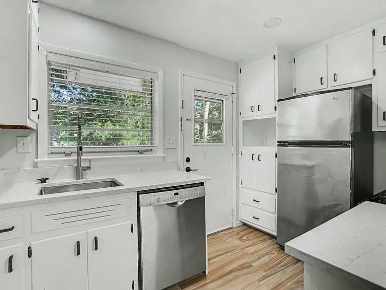 3535 Roswell Rd NE — Photo 6