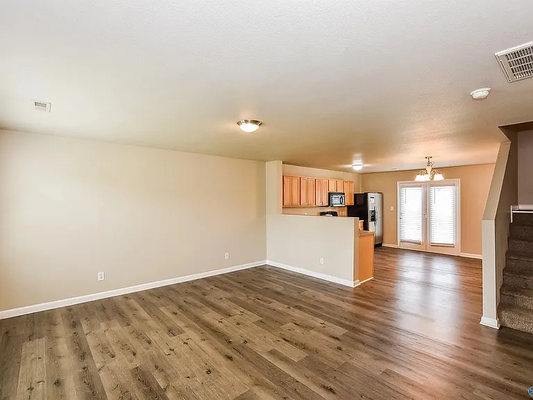 129 Farmington Dr — Photo 3