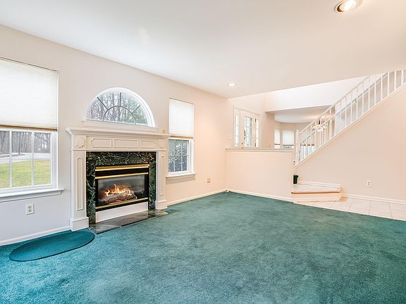 5th image of 18 Burnham Dr