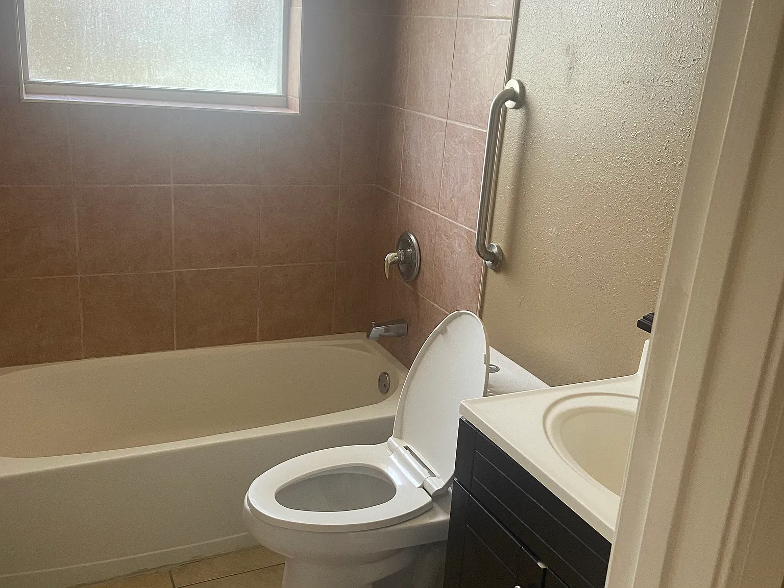 2109 Octavia Dr — Photo 2