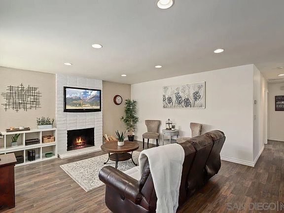 3rd image of 445 Mimosa Ave