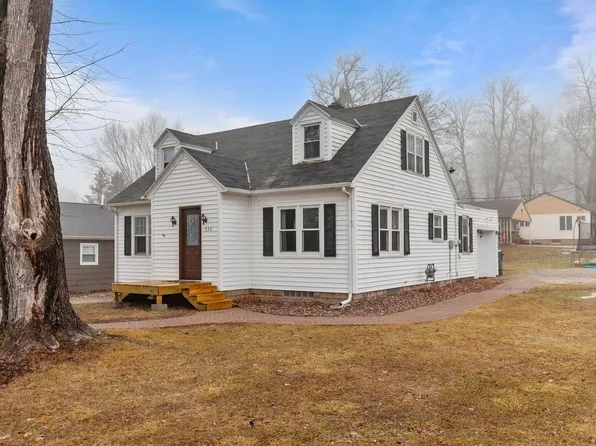 330 Grove St, Manawa, WI 54949