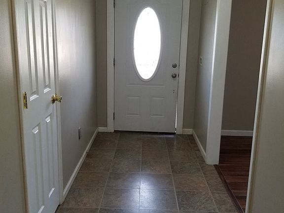 4th image of 102 N Woodlawn Dr