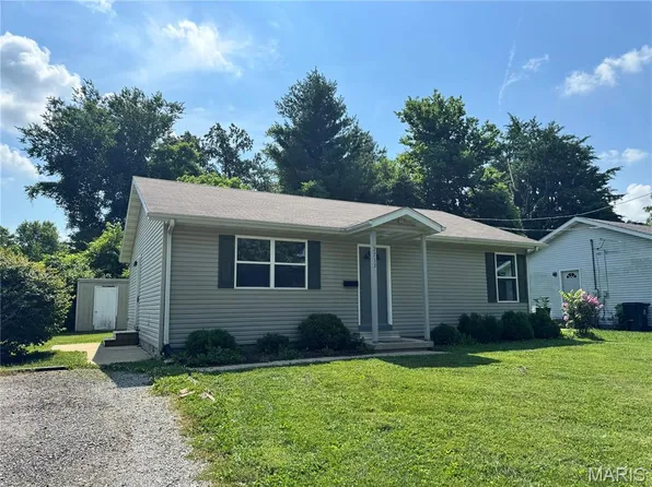 2713 Sassy Ln, Belleville, IL 62226