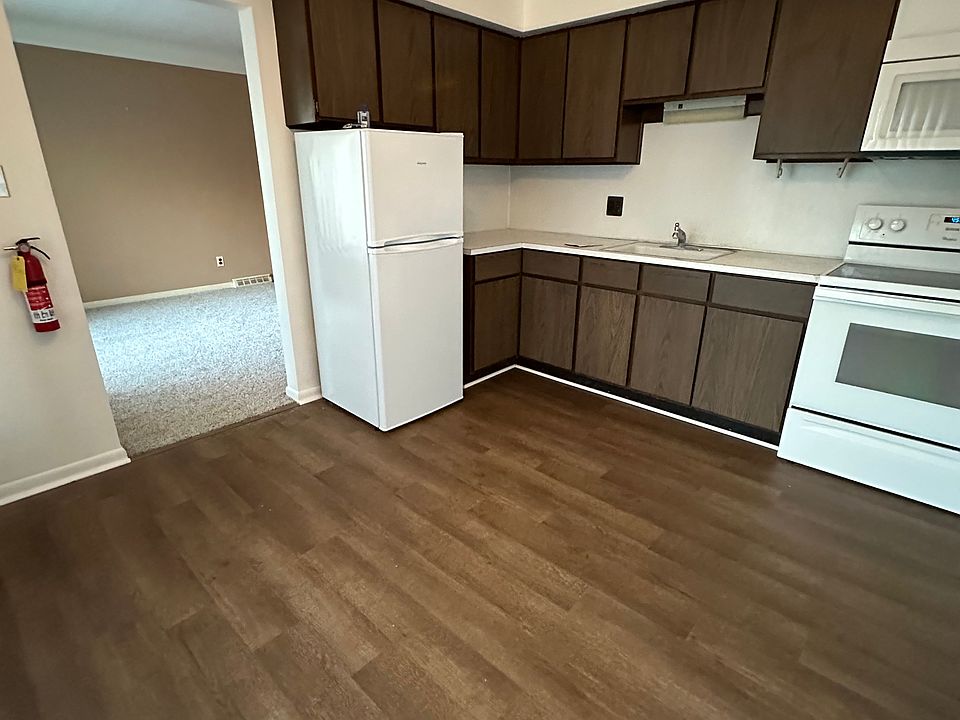 1st image of 222 Elm St #3