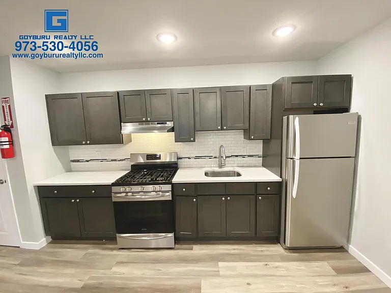 100 Carroll St #203-303-403 — Photo 1