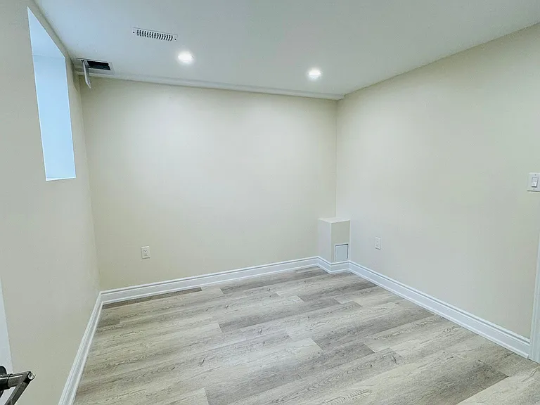 973 Ledbury Cres #BASEMENT — Photo 9