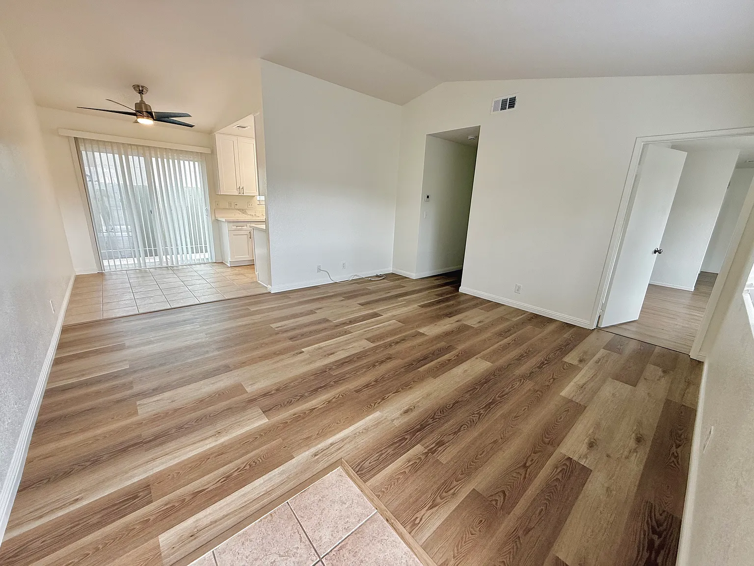 952 Pine Ave — Photo 3