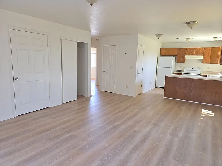 1033 Pacific Ave — Photo 2