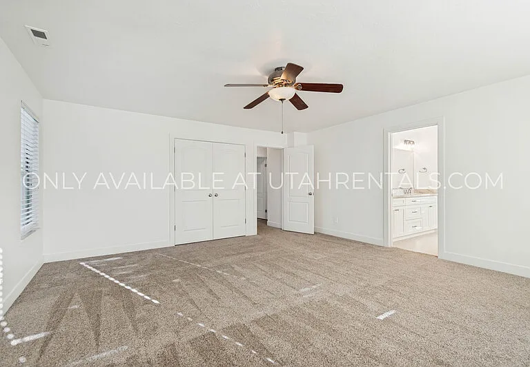 960 N Eastview Dr — Photo 20