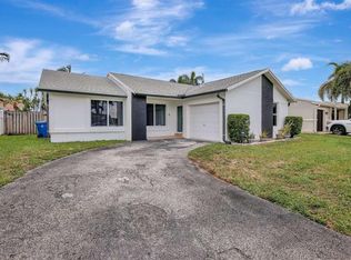 11831 NW 38th Pl, Sunrise, FL 33323