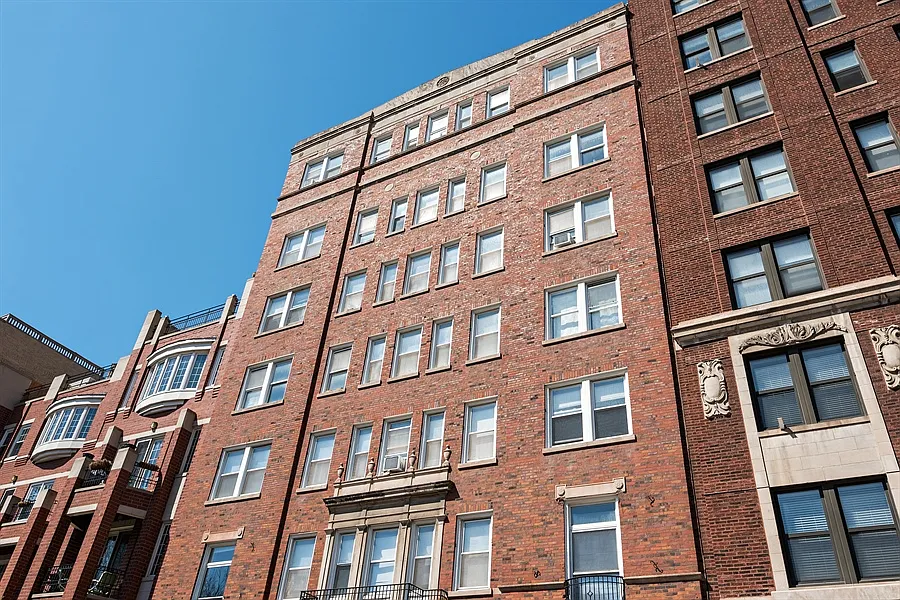 432 W Belmont