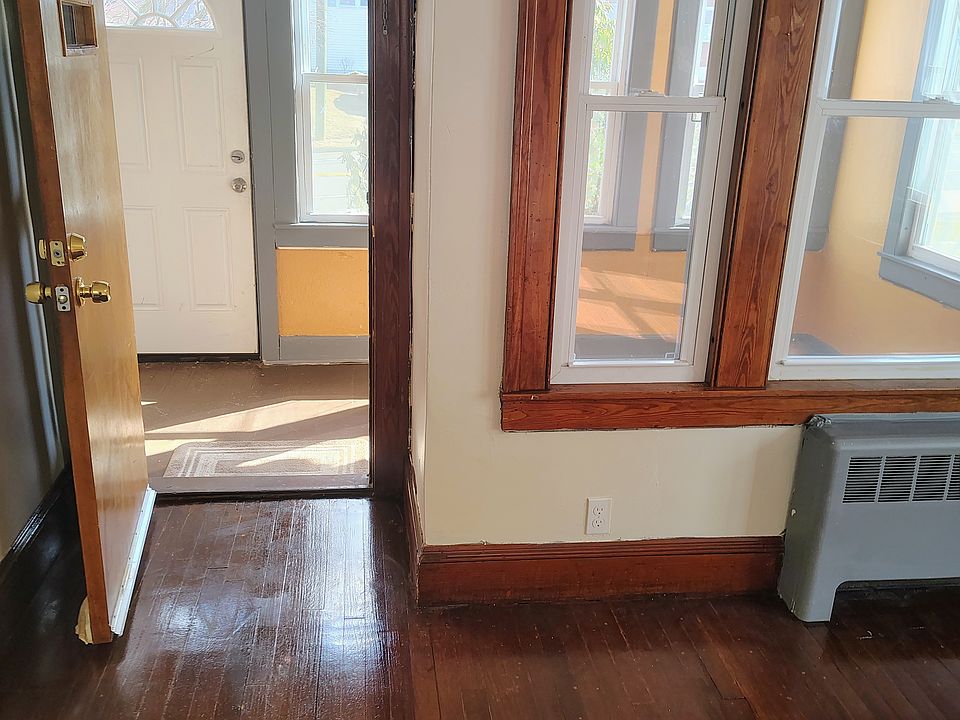 1st image of 198 McClintock St #1