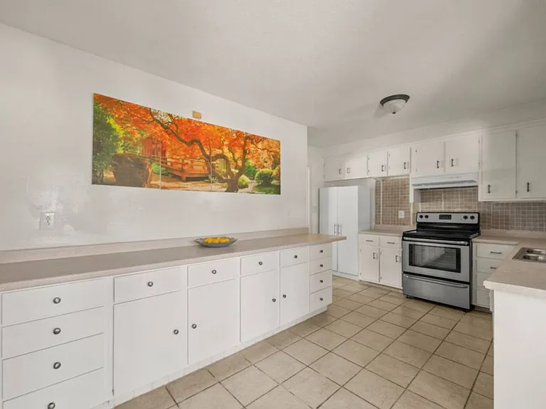 Bancroft Dr — Photo 13