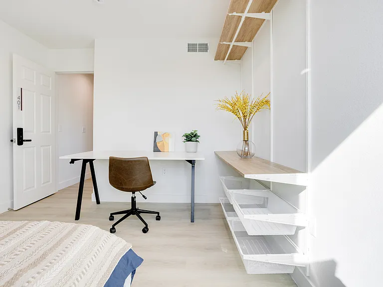 1224 W 37th Pl — Photo 10