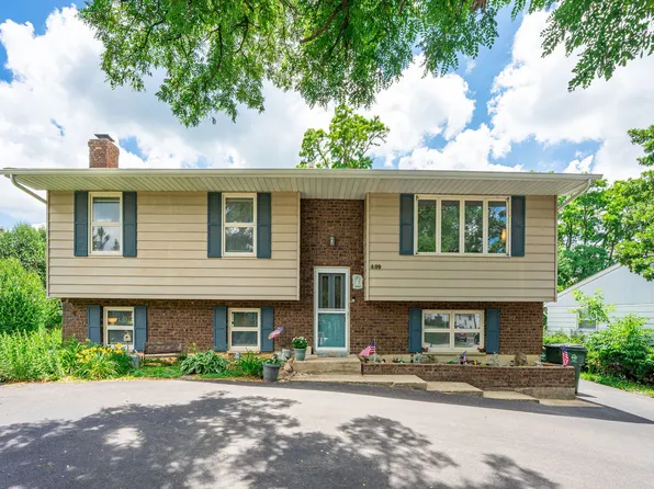 409 Maplewood Dr, Antioch, IL 60002