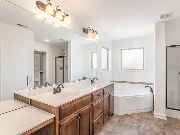 4th image of 1010 Watergate Dr