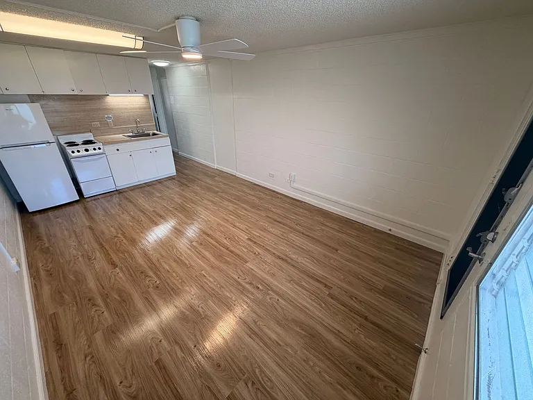 1301 Lusitana St — Photo 10