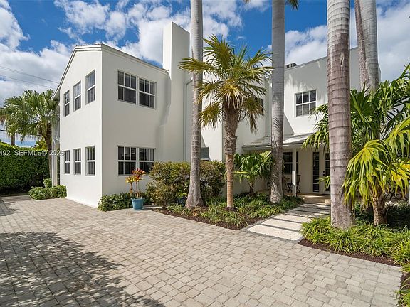 3rd image of 707 W 54th St