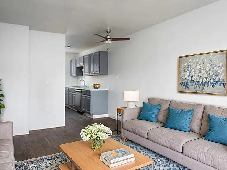 Kentwood Apartments — Photo 3