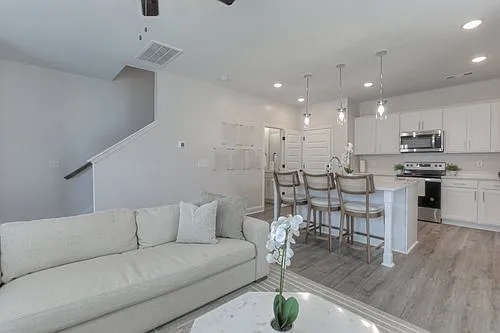201 Residences — Photo 4