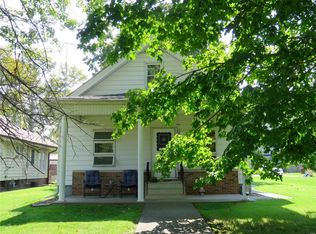 214 E Elm St, Gillespie, IL 62033